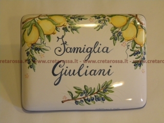 cod.art: nc07 - Mattonella in ceramica leggermente bombata cm 17x13 con limoni con olive in alto e scritta personalizzata. 